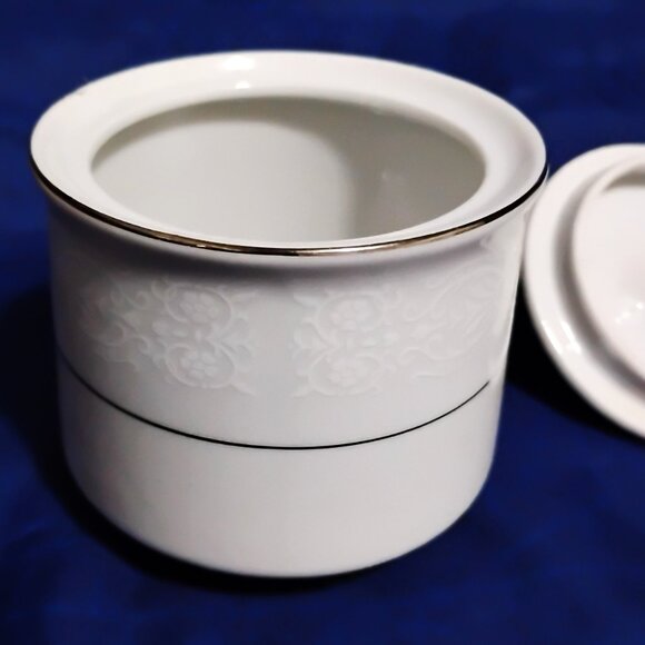 Vintage Discontinued Brentwood Fine China White Lace Sugar Bowl - Picture 6 of 7